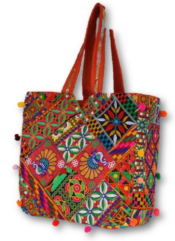 Fargerik veske patchwork broderier